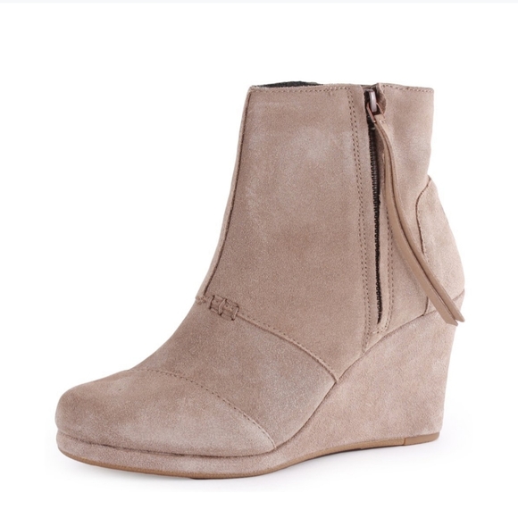 Toms Shoes - TOMS  Desert Wedge Suade Booties